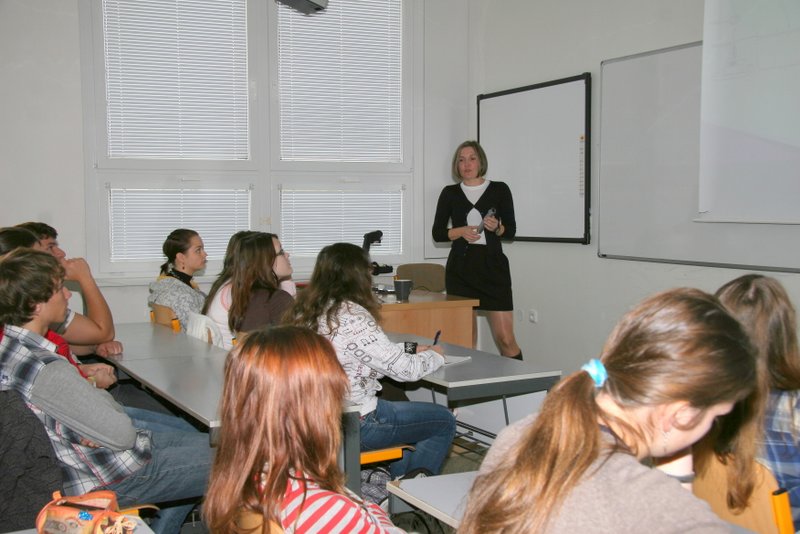 Analytická chemie společně s Farmaceutickou fakultou UK v Hradci Králové