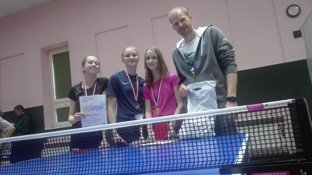 Dívky s pálkou vládly okresu