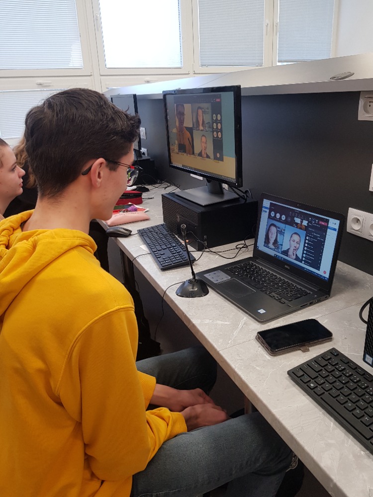 Vánoce s rodilou mluvčí