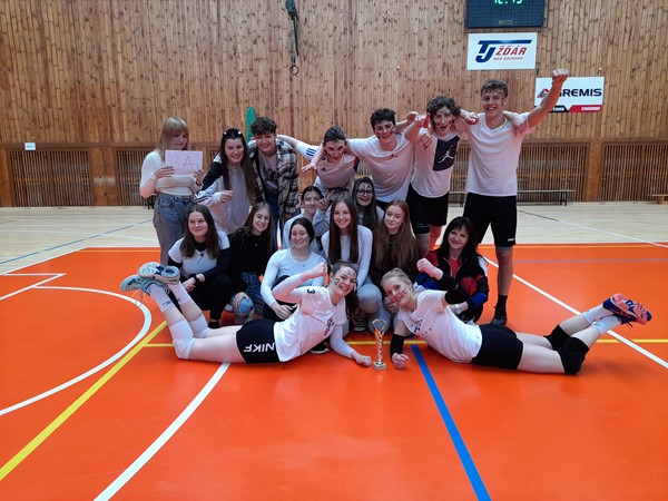 Dokoná 4.A vánoční volejbalový hattrick? Bigy žije turnajem