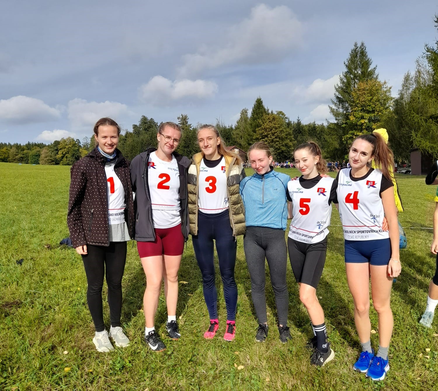 Středoškolačky Bigy vyhrály okresní kolo v přespolním běhu